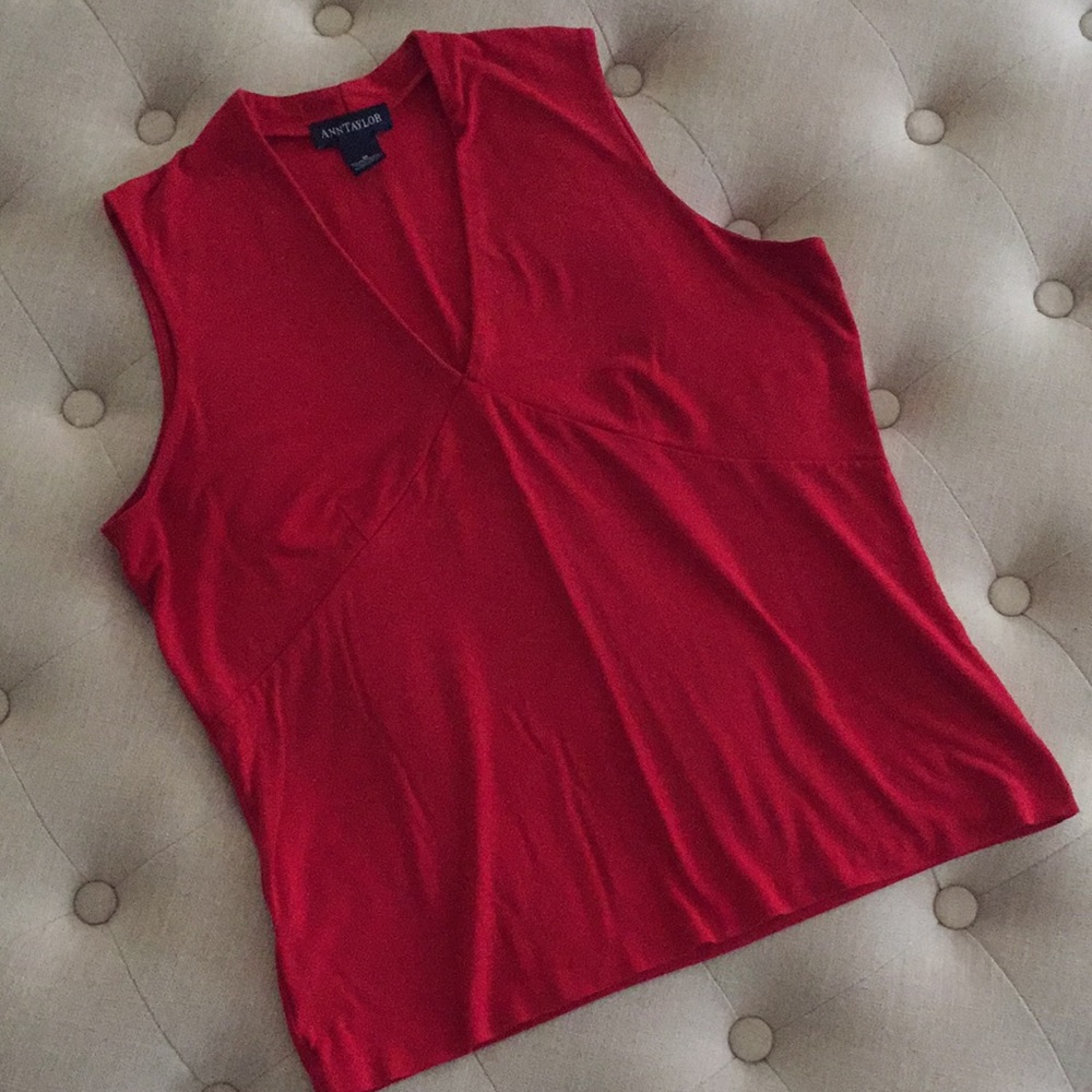 Ann Taylor V neck sleeveless knit top size M